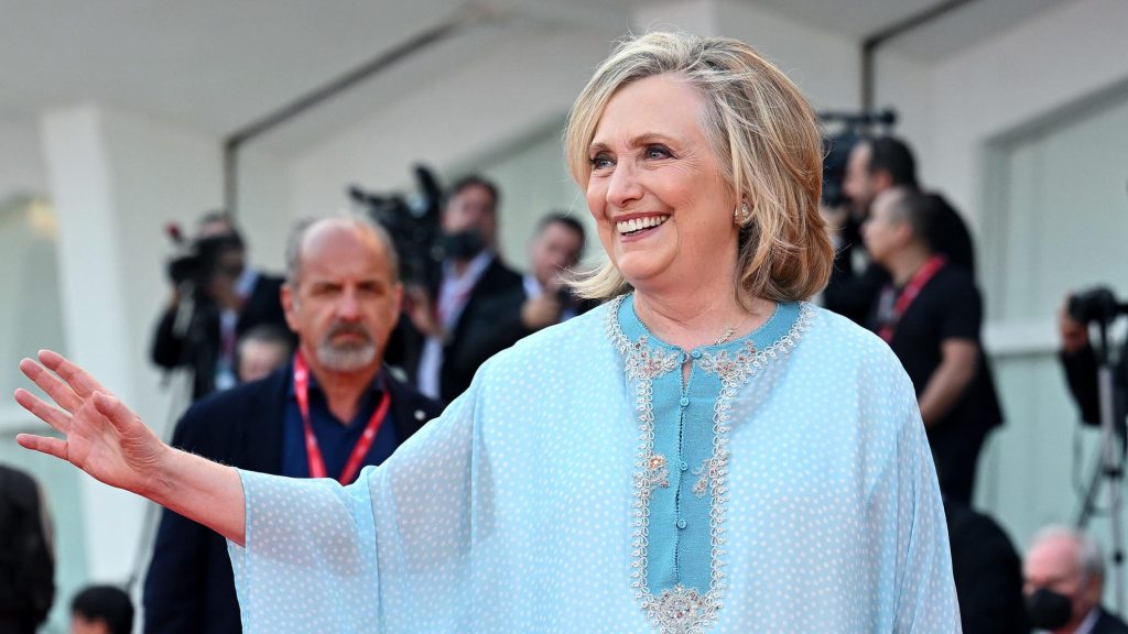 Hillary Clinton su Meloni: donna premier rompe col passato