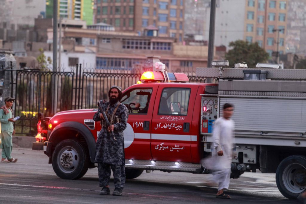Esplosione in una moschea afghana, almeno 20 morti