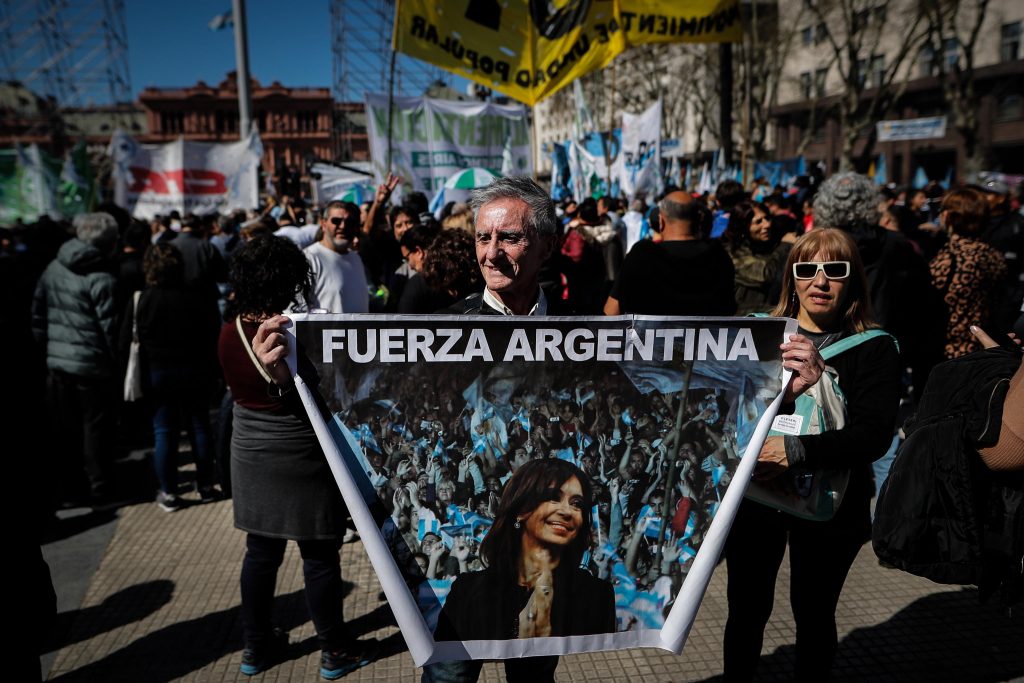 Buenos Aires, manifestazioni a sostegno della vicepresidente Kirchner