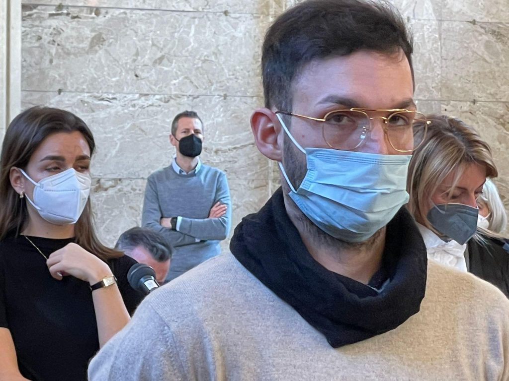 Processo Neumair, la zia: “aveva gli occhi da squalo”