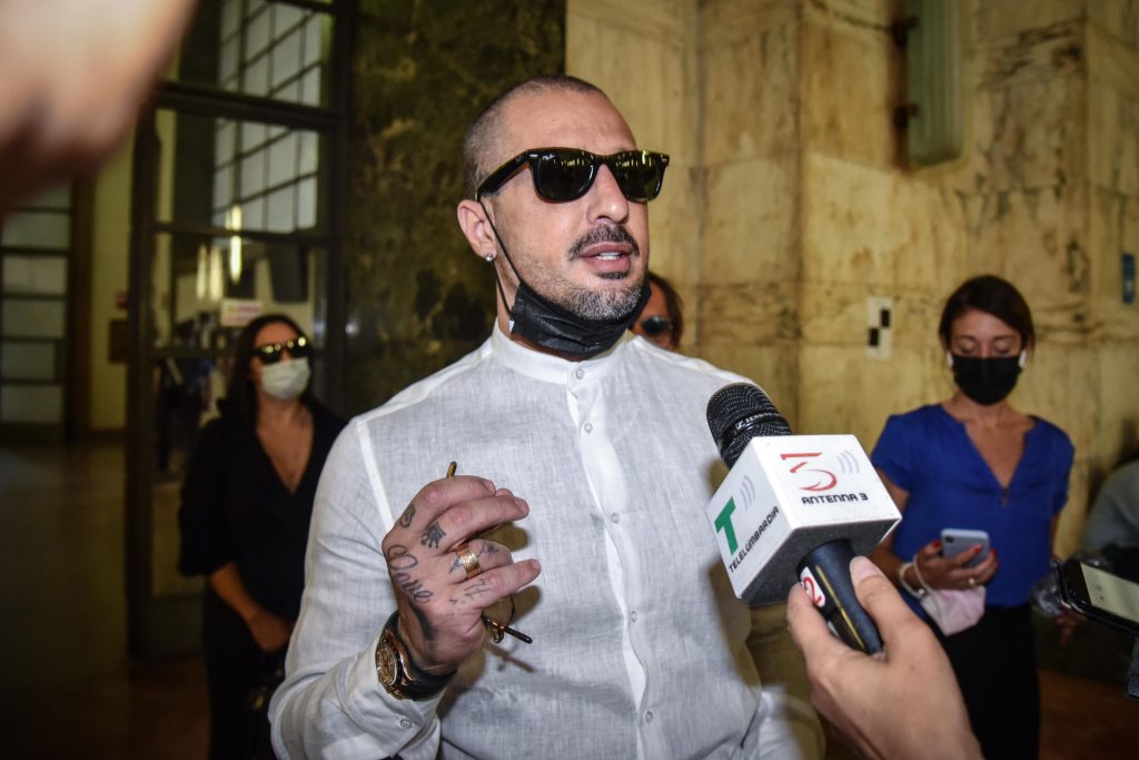 Corona a processo contro “la solita polizia”