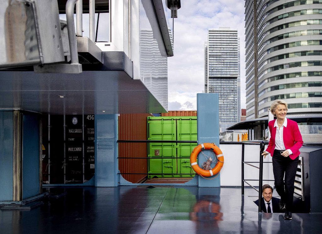 Von der Leyen sul price cap: lavoriamo al progetto