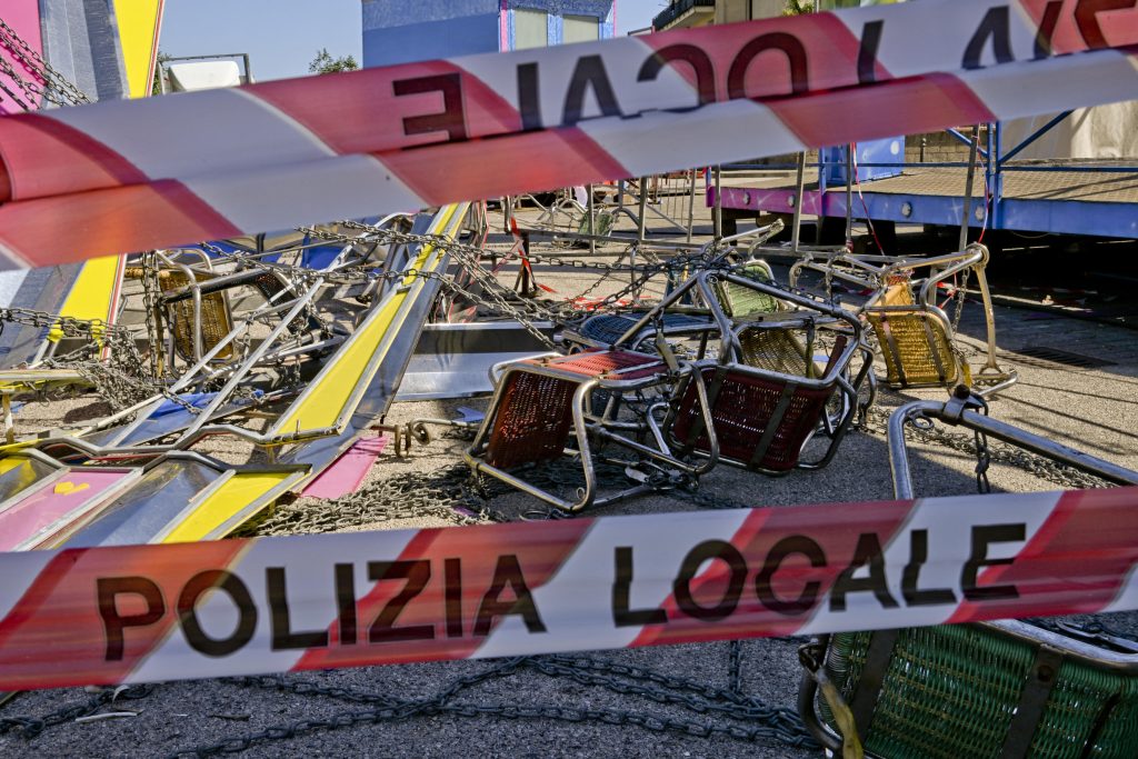 49enne scaraventata da una giostra a Torino