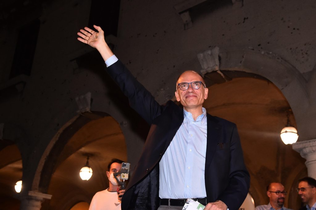 Letta: “Meloni e FdI portano avanti politiche maschiliste”