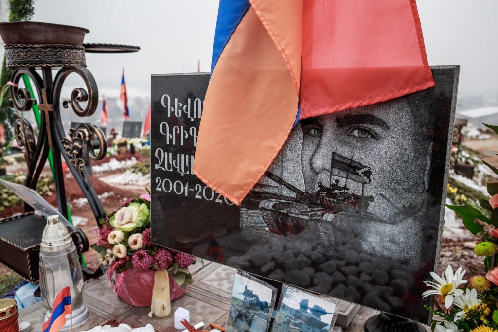 Scontri Armenia e Azerbaigian, oltre 100 morti