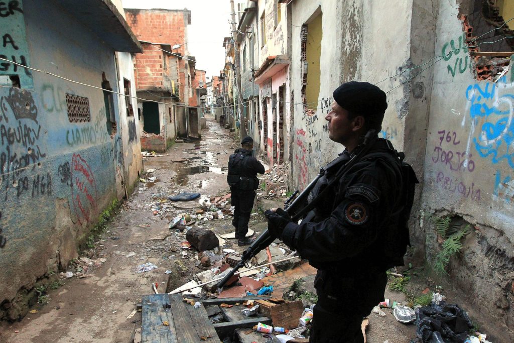 Favelas, operazione della polizia: tre morti