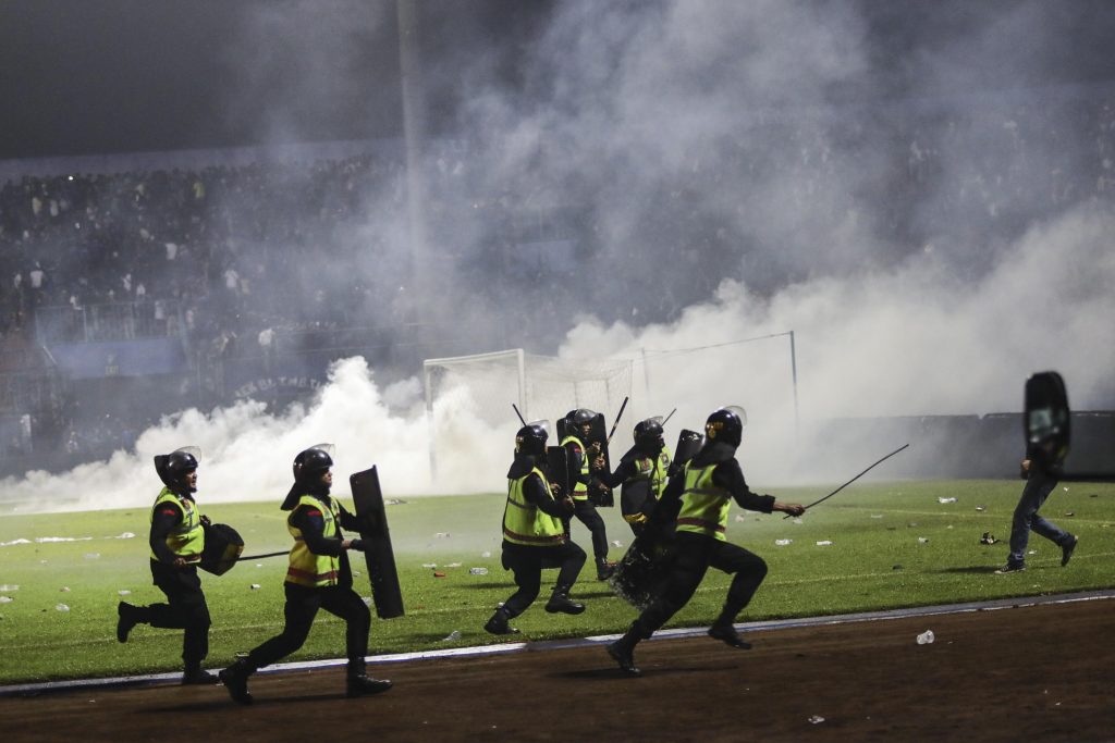 Strage allo stadio in Indonesia: 182 morti e 200 feriti