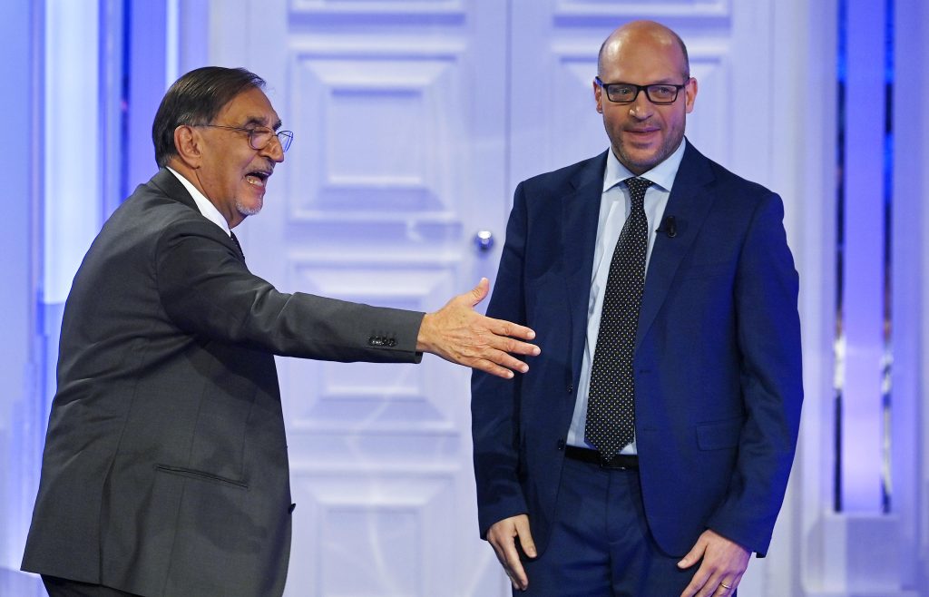 Fantocci con facce di La Russa e Fontana a Roma ANSA/RICCARDO ANTIMIANI