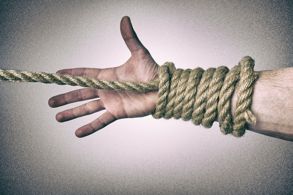 Legato e imbavagliato fino alla morte, la tragica fine di un falegname in pensione