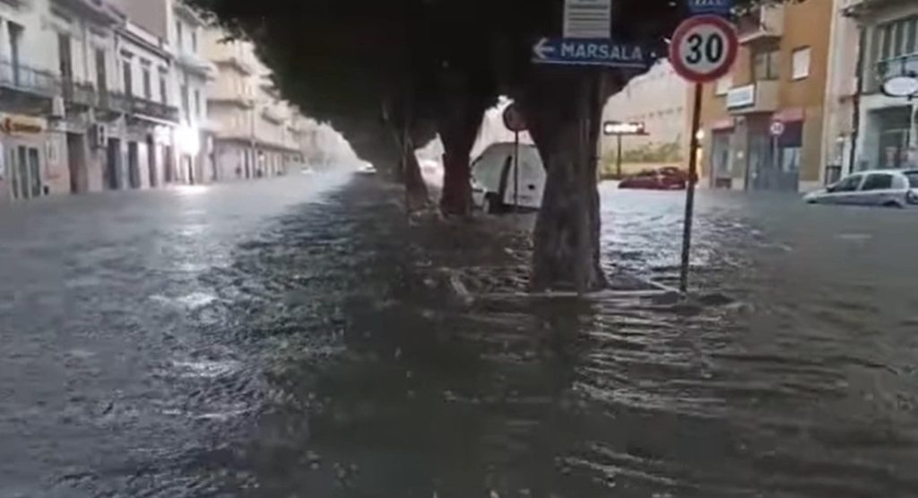 Maltempo nel trapanese, intervenuti i mezzi anfibi FACEBOOK