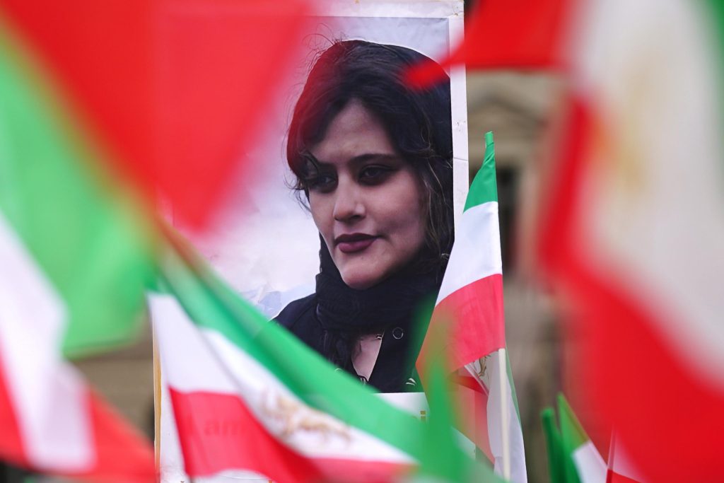 Iran, ritrovato il corpo della 17enne scomparsa durante le proteste ANSA/EPA/CLEMENS BILAN