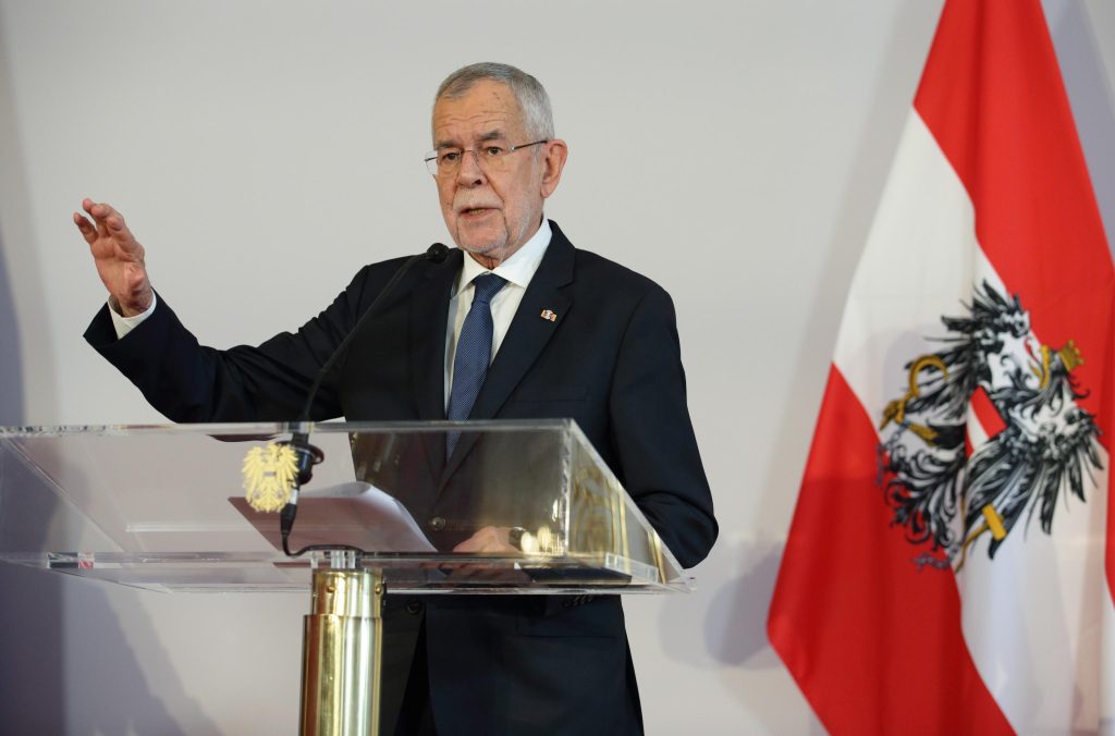 Austria, Van der Bellen rieletto al primo turno