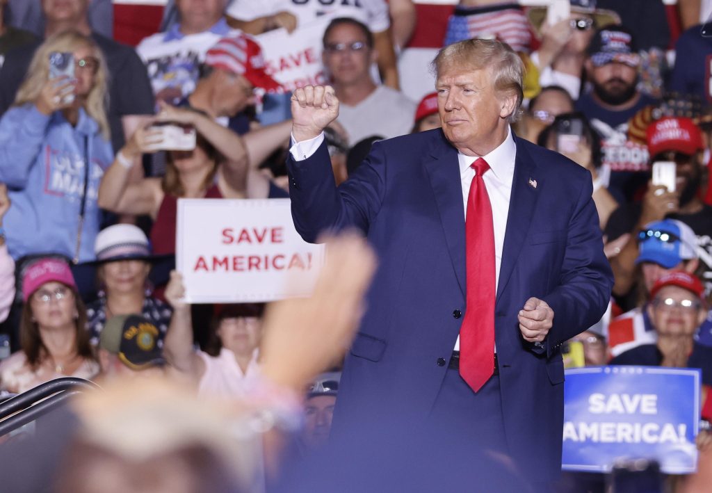 Google, la app di Trump torna nello store