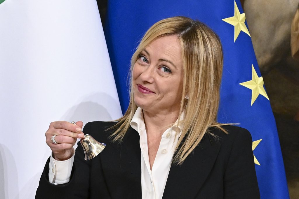 Giorgia Meloni si insedia a Palazzo Chigi meloni campanella