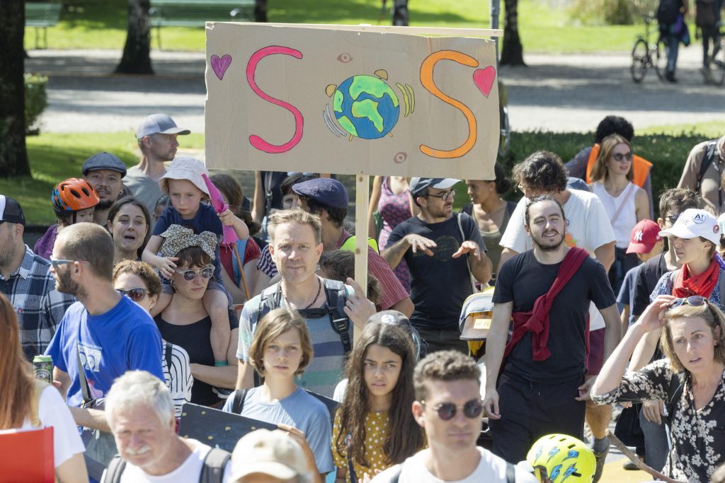Verso la Cop27, in piazza per il clima a Bruxelles marcia clima