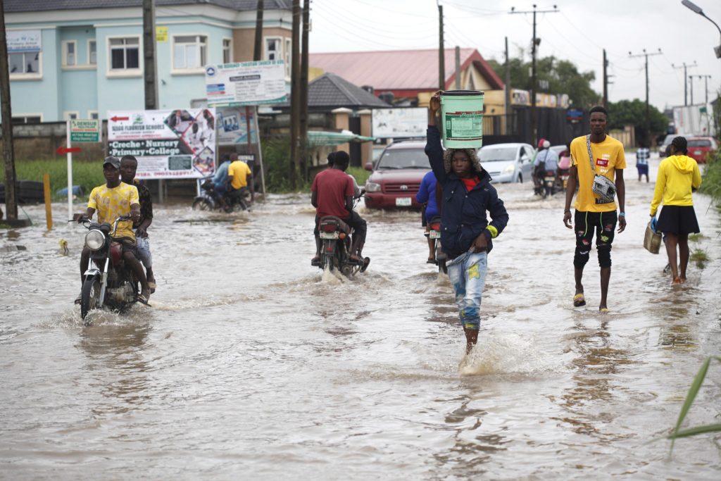 Alluvioni in Camerun e Nigeria, strade come fiumi EPA/Akintunde Akinleye