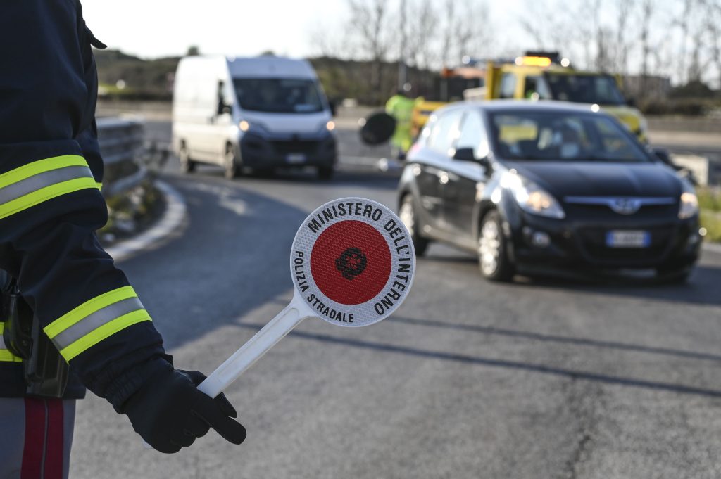 Auto rubate nel torinese, 13 persone in manette