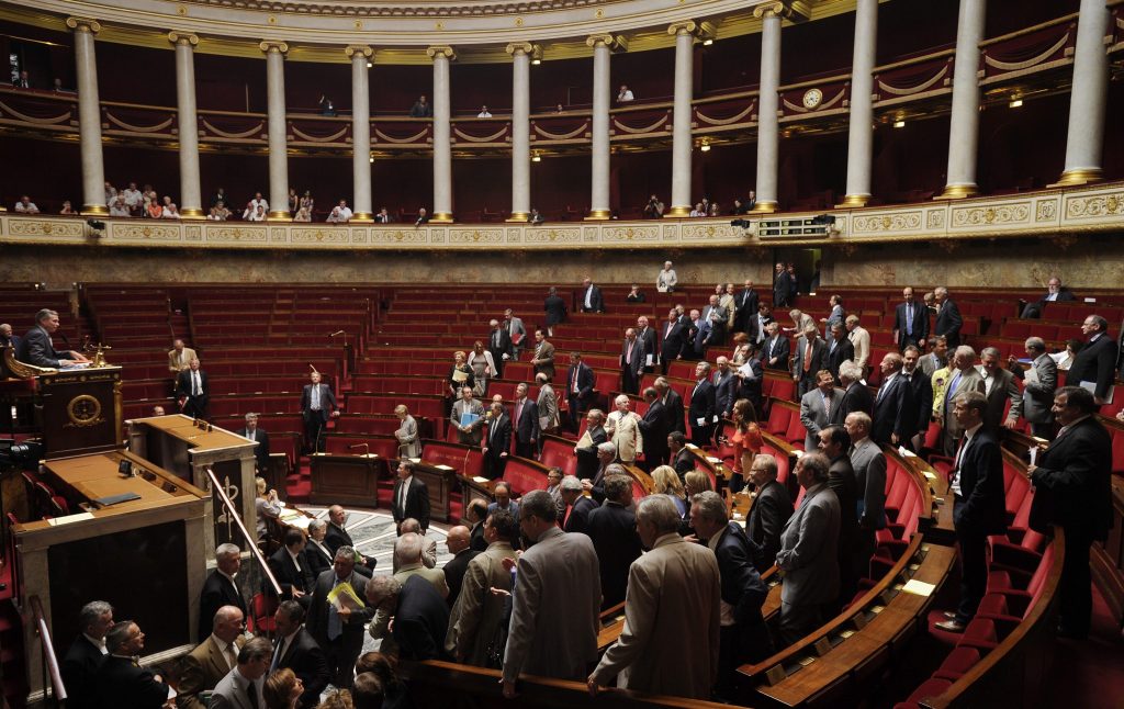 Francia, è scontro in Assemblea sul diritto all’aborto nella Costituzione