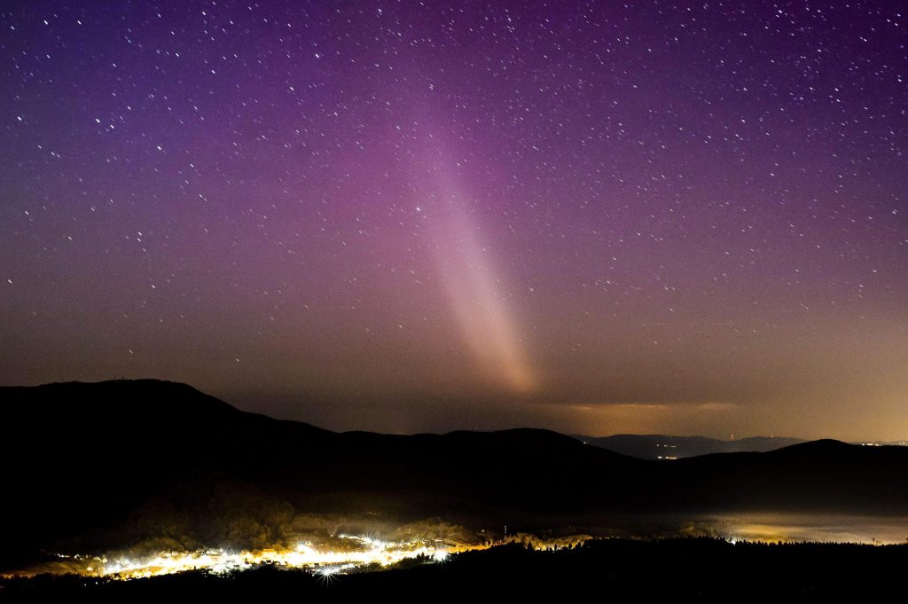 L’aurora boreale rosa che incanta la Norvegia