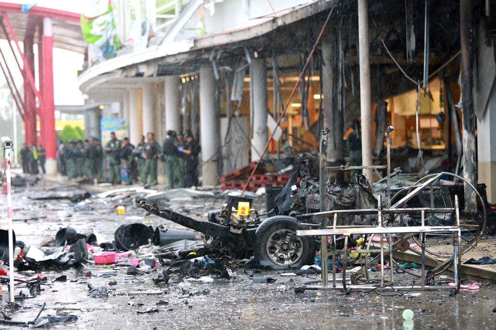 Autobomba in Thailandia, un morto