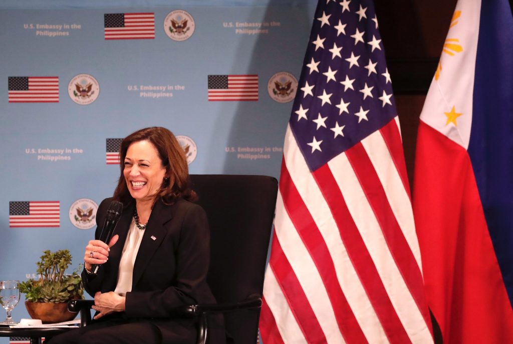Kamala Harris atterrata a Manila