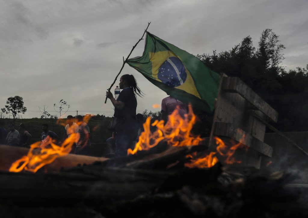 Le proteste pro Bolsonaro incendiano il Brasile