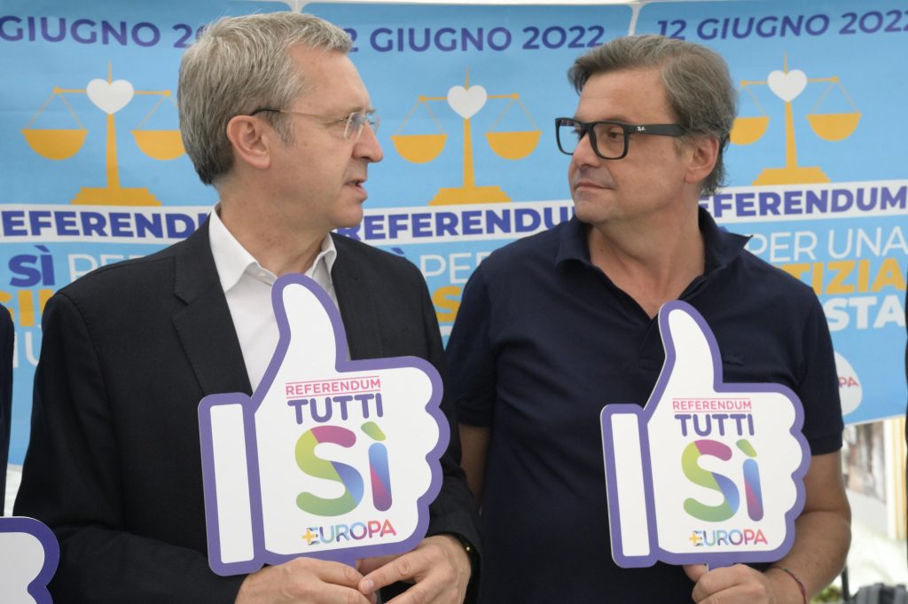 Calenda contro +Europa: “finanziata da Soros”
