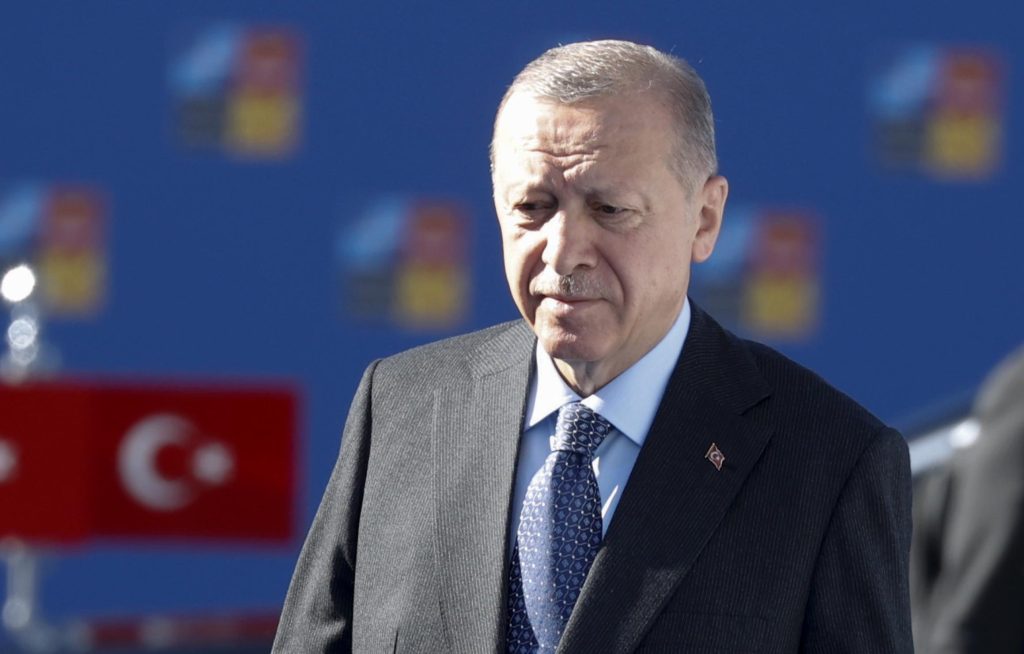 Il veto di Erdogan frena la Svezia