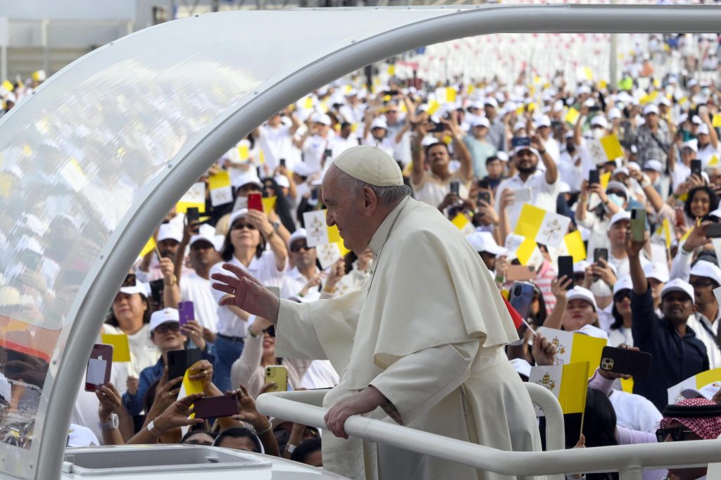 Papa Francesco: “omosessualità non è un crimine” EPA/VATICAN MEDIA