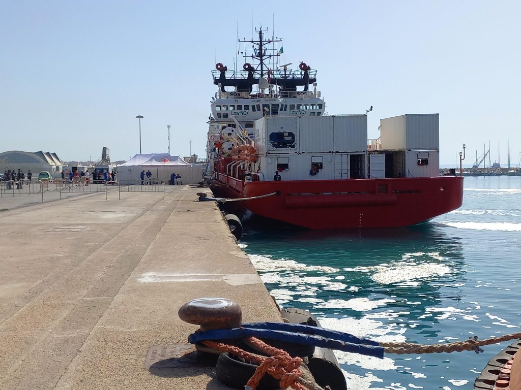 Ocean Viking, Francia: “Italia disumana e non professionale”
