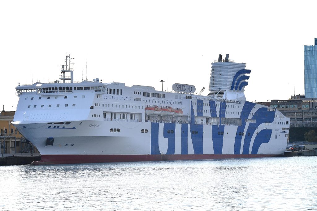 20enne scompare sul traghetto Genova-Palermo