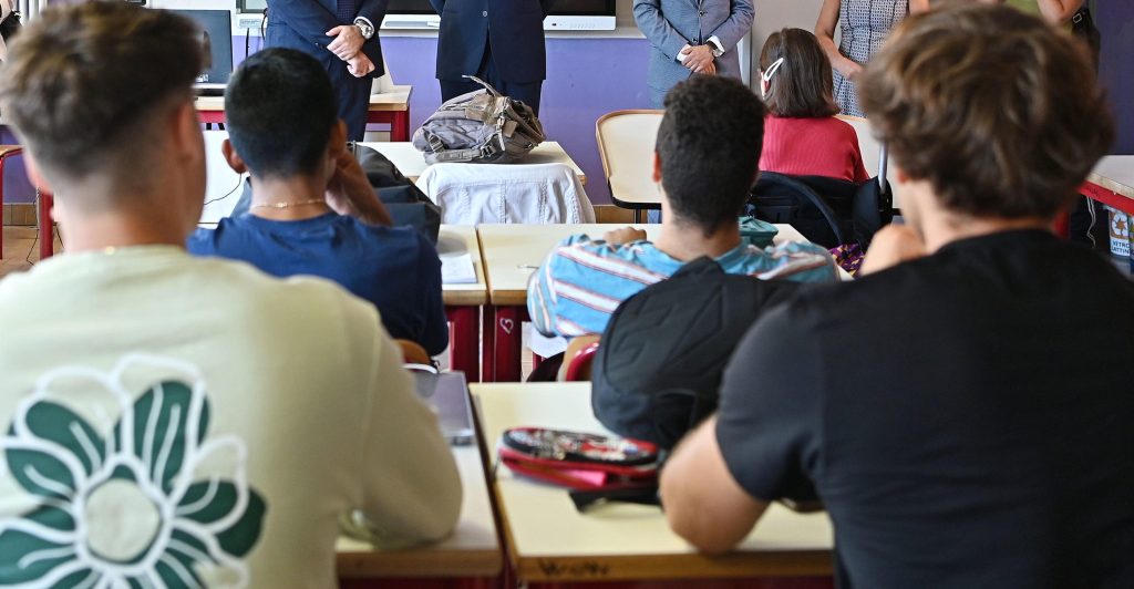 Abusi su studentesse, ma risarcisce solo la scuola