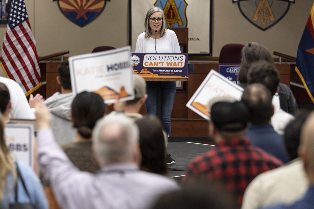 Midterm, in Arizona trionfa la democratica Hobbs