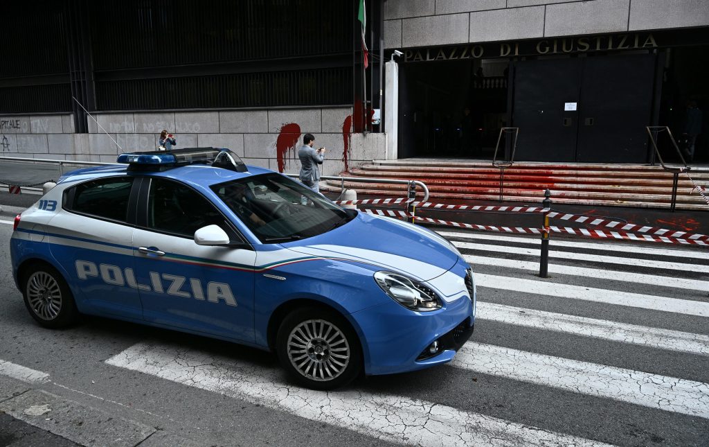 Uccisero il padre dopo violenze, assolto il minore