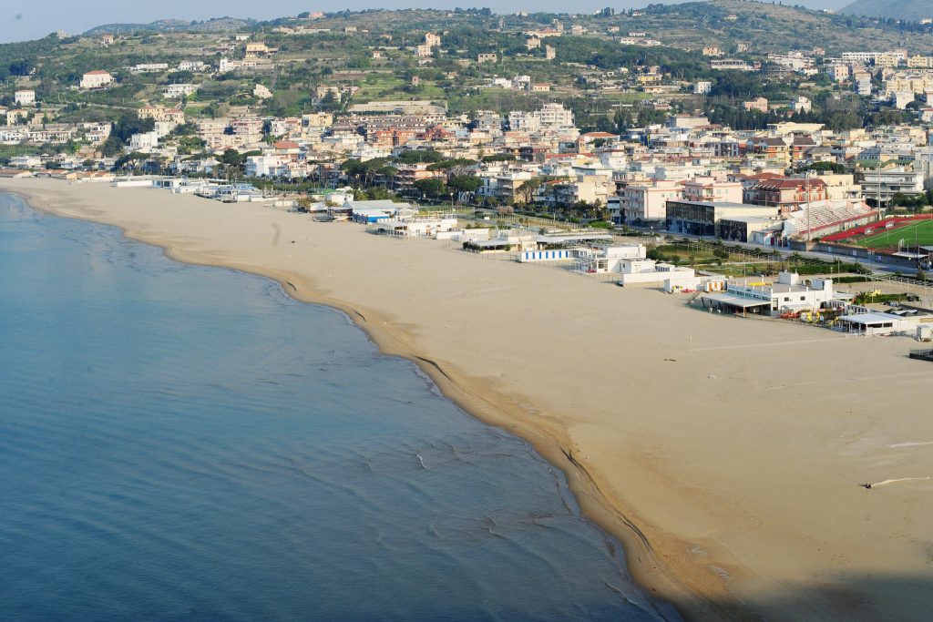 Trovato scheletro nella spiaggia di Gaeta