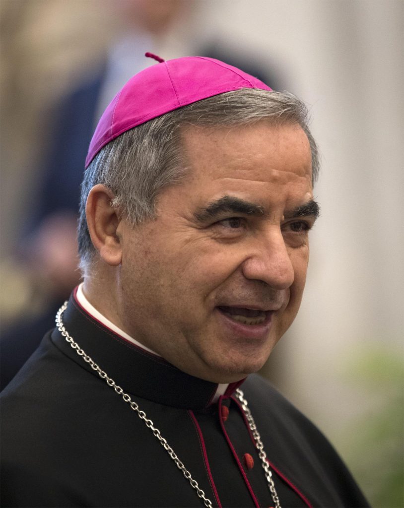 Cardinale Becciu: “il Papa mi vuole morto”