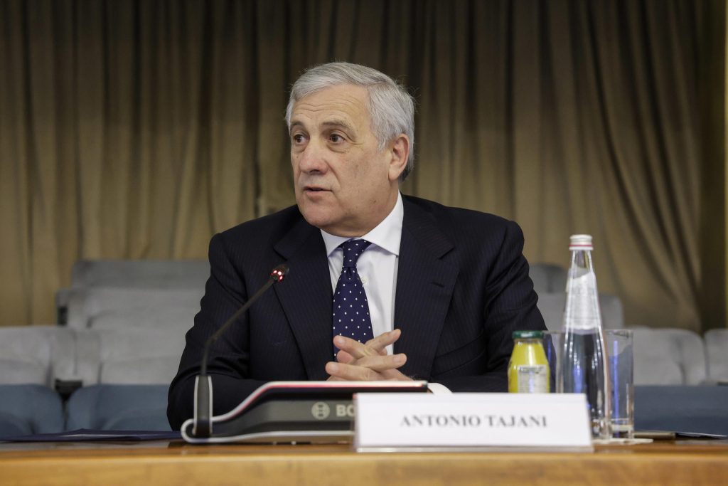 Tajani a Stoltenberg: “l’Italia rafforzerà contributo alla Nato”