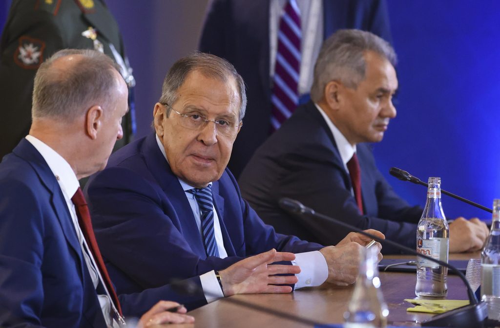 Giallo Vladimir Makei, Lavrov rimanda la visita