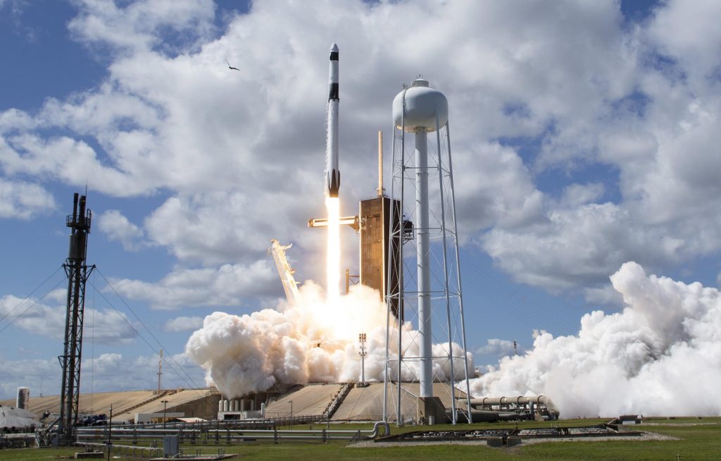SpaceX sta trasportando semi di pomodoro nello spazio