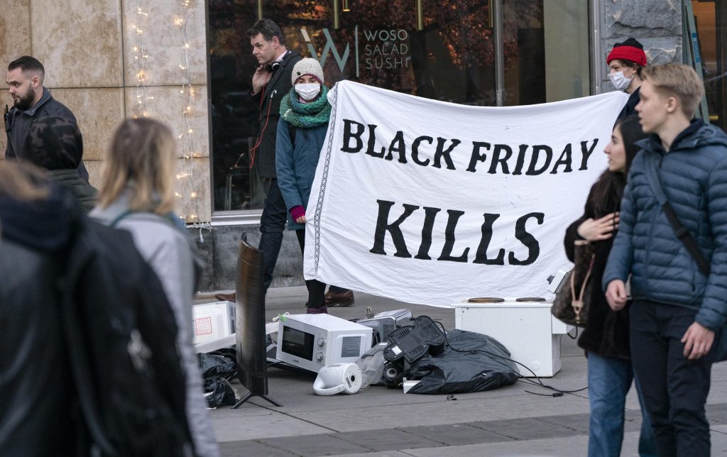 Black Friday di proteste contro Amazon