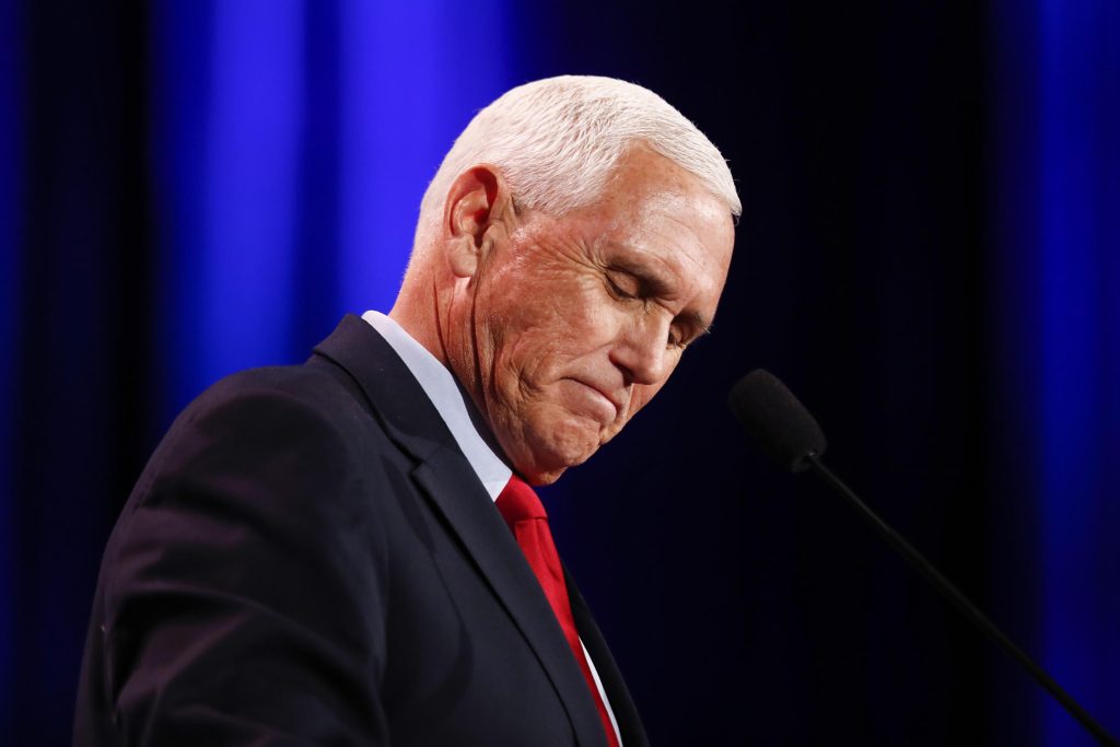 Pence beffa Trump: “avremo candidature migliori” EPA/CAROLINE BREHMAN