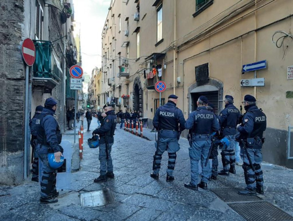 Verso lo sgombero del “palazzo della Camorra” a Napoli