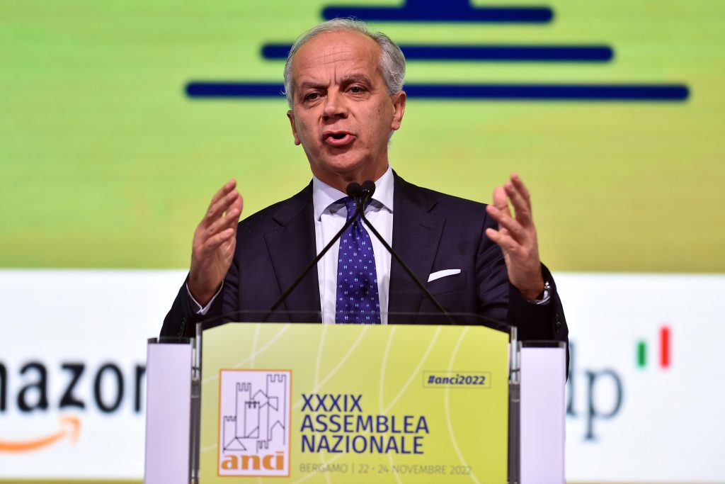 Il piano migranti di Piantedosi: “dialogo con i Paesi di origine”