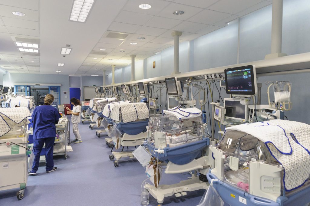 Muore per fuga di gas ma il suo corpo viene scambiato con quello del compagno