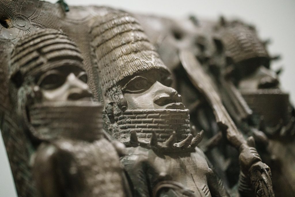 Cambridge restituisce alla Nigeria i bronzi del Benin