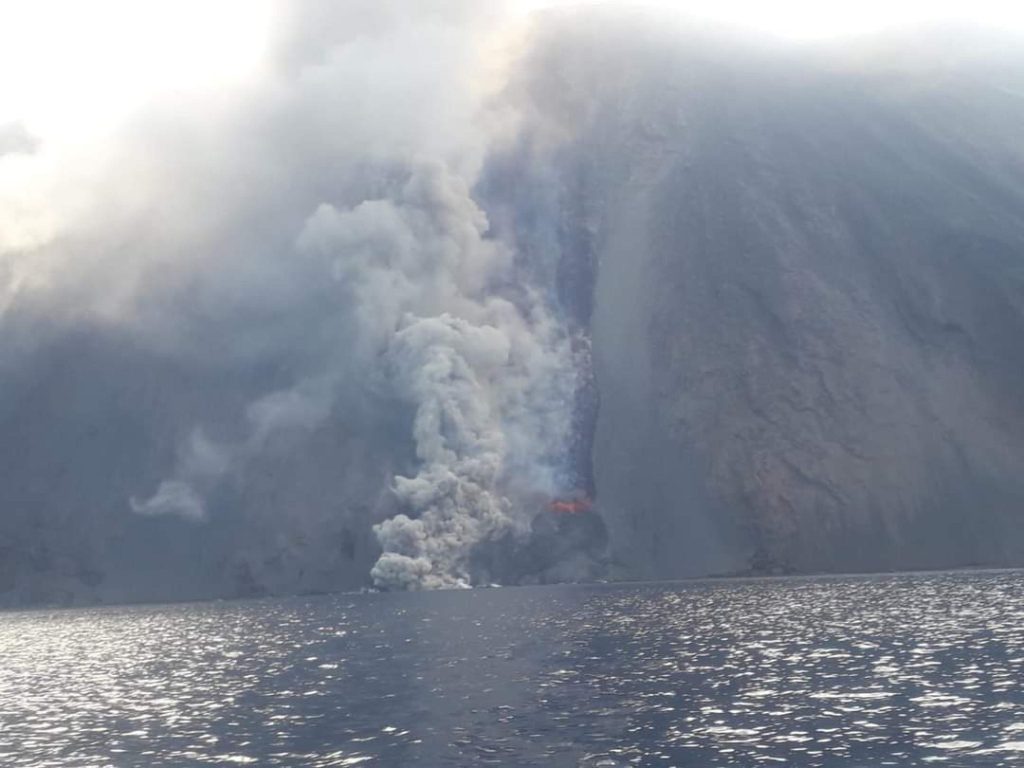 Si risveglia lo Stromboli, allerta tsunami