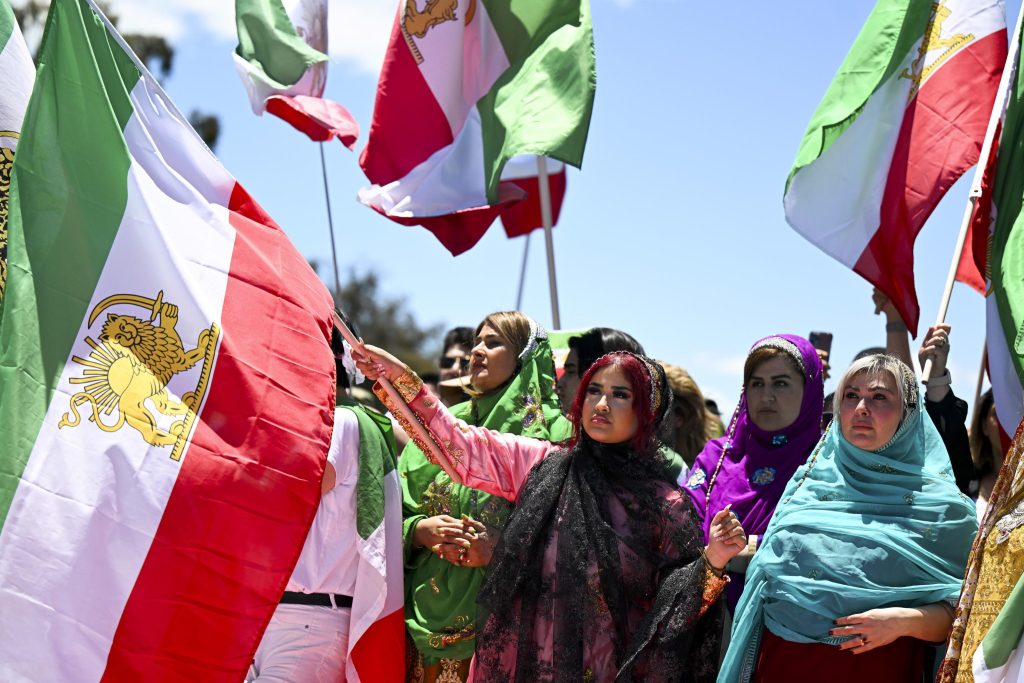 Iran, polizia morale addio: truffa o realtà?