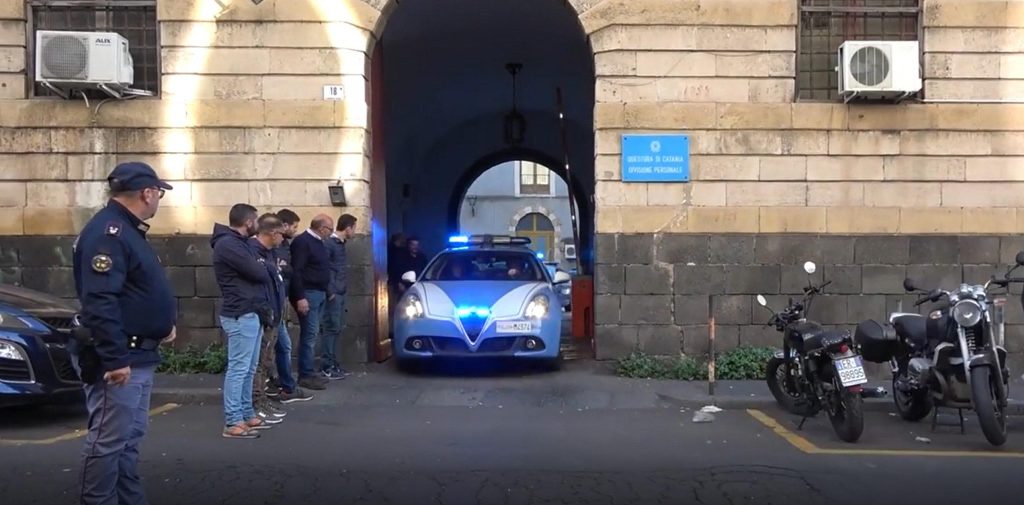 Uccide 57enne con uno schiaffo, arrestato 18enne