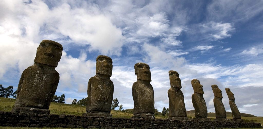 Moai danneggiati dagli incendi