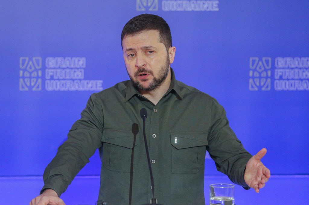 Zelensky: “oltre un milione di persone senza luce a Odessa”